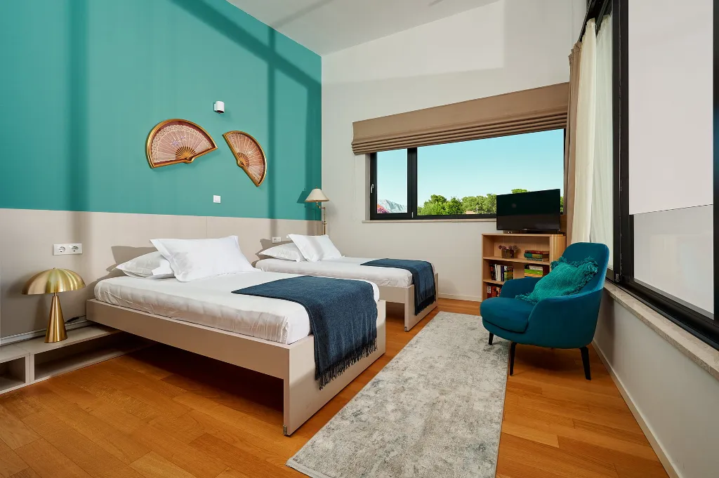 Modern Villa With Pool in Sućuraj