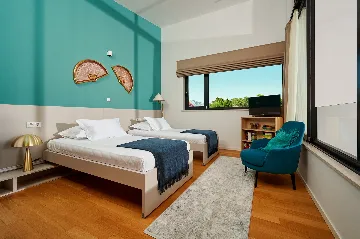 Modern Villa With Pool in Sućuraj