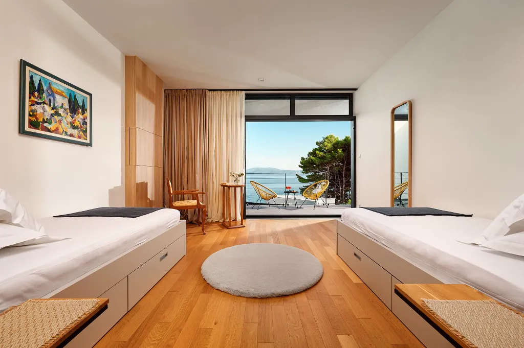 Modern Villa With Pool in Sućuraj