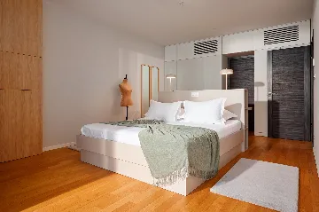 Modern Villa With Pool in Sućuraj