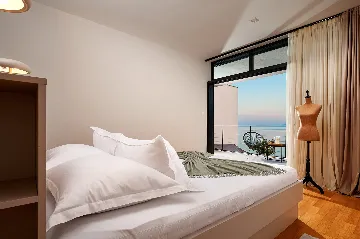 Modern Villa With Pool in Sućuraj