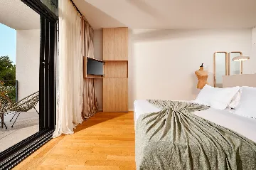 Modern Villa With Pool in Sućuraj