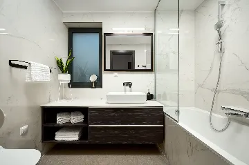 Modern Villa With Pool in Sućuraj