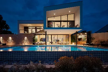 Modern Villa With Pool in Sućuraj
