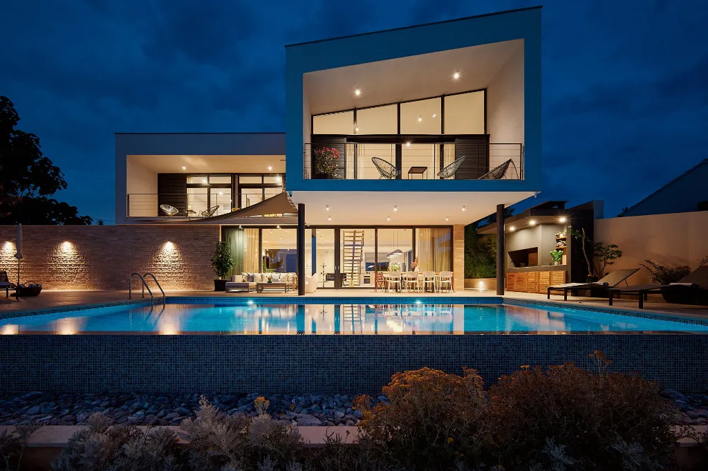Modern Villa With Pool in Sućuraj