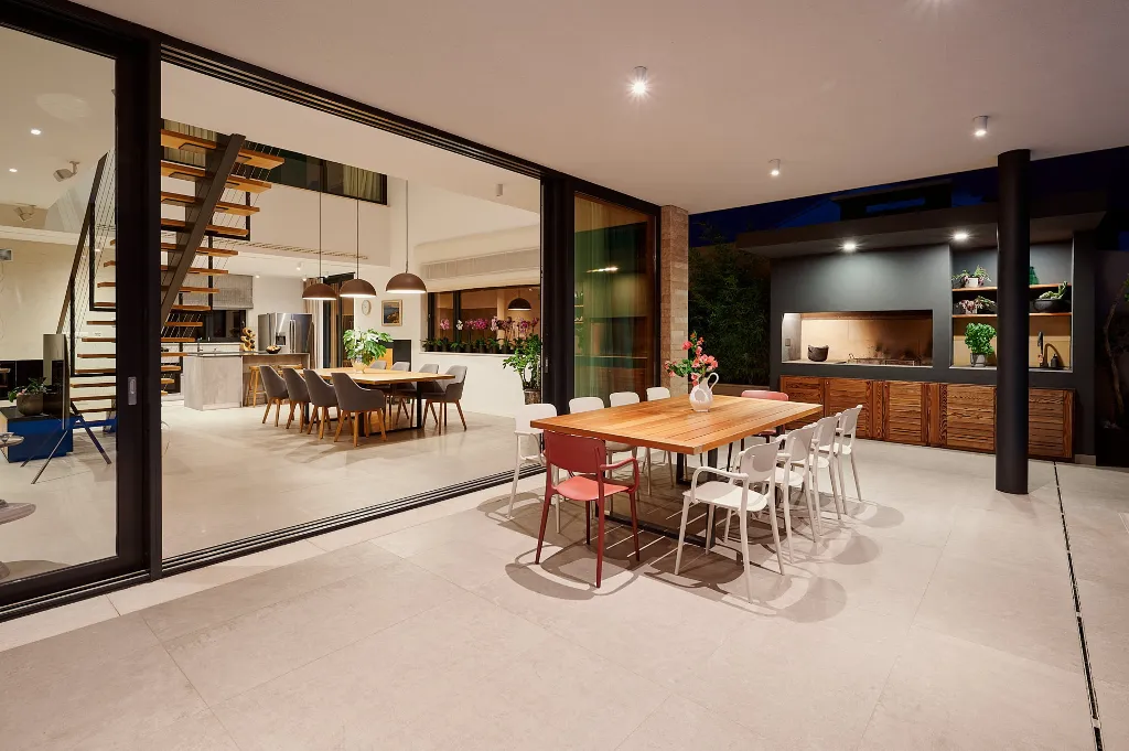 Modern Villa With Pool in Sućuraj