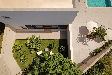 Modern Villa With Pool in Sućuraj