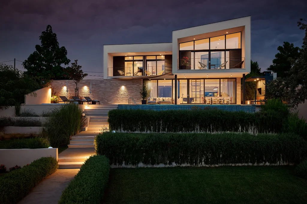 Modern Villa With Pool in Sućuraj