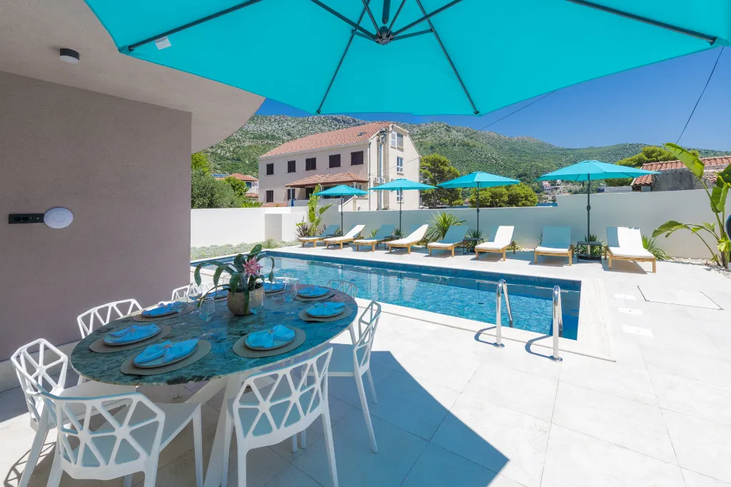 Modern 4-Bedroom Villa with Pool in Zaton