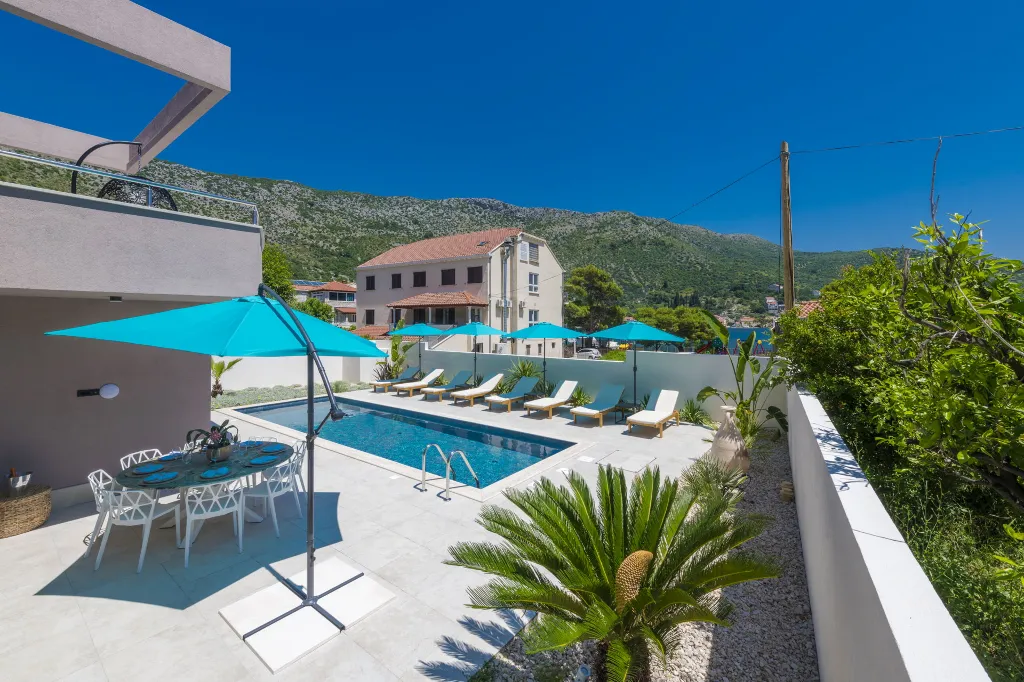 Modern 4-Bedroom Villa with Pool in Zaton