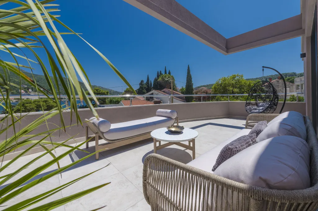 Modern 4-Bedroom Villa with Pool in Zaton