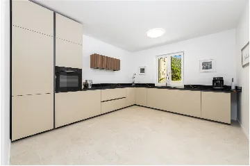 Modern 4-Bedroom Villa with Pool in Zaton