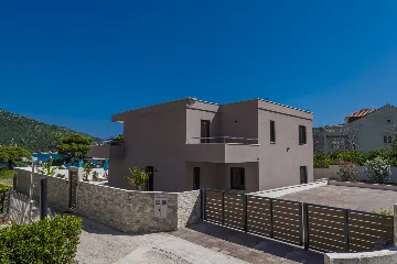 Modern 4-Bedroom Villa with Pool in Zaton