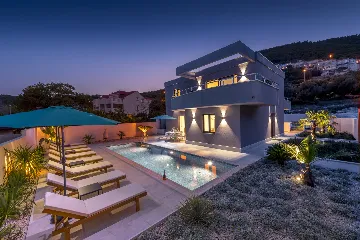 Modern 4-Bedroom Villa with Pool in Zaton