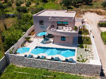 Modern 4-Bedroom Villa with Pool in Zaton