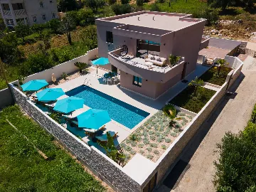 Modern 4-Bedroom Villa with Pool in Zaton