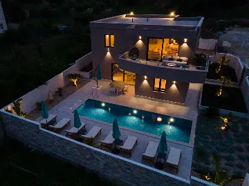 Modern 4-Bedroom Villa with Pool in Zaton