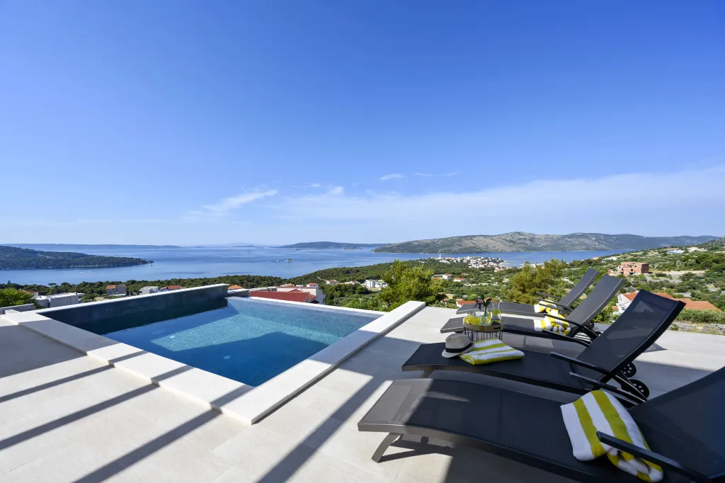 Modern 4-Bedroom Villa With Pool in Seget Vranjica