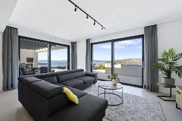 Modern 4-Bedroom Villa With Pool in Seget Vranjica