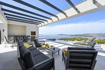 Modern 4-Bedroom Villa With Pool in Seget Vranjica