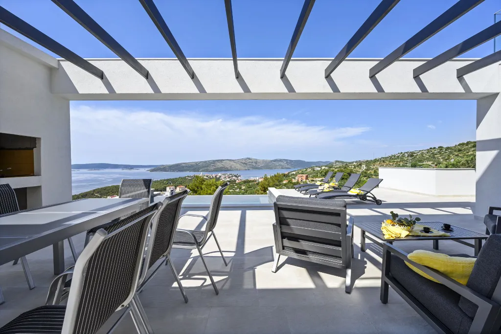 Modern 4-Bedroom Villa With Pool in Seget Vranjica