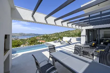 Modern 4-Bedroom Villa With Pool in Seget Vranjica
