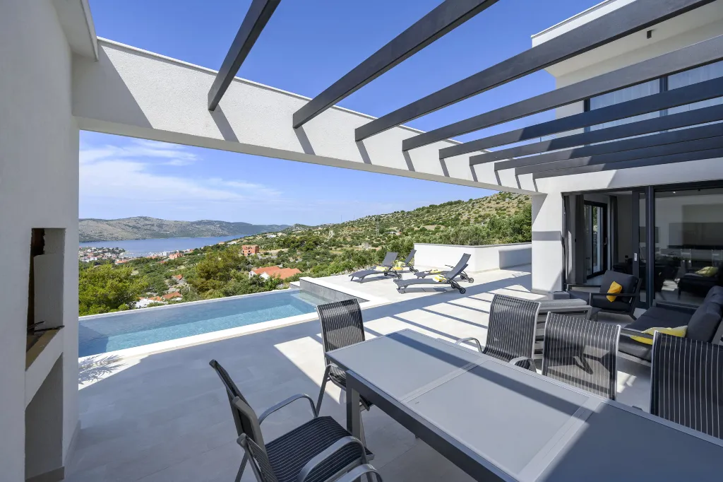 Modern 4-Bedroom Villa With Pool in Seget Vranjica
