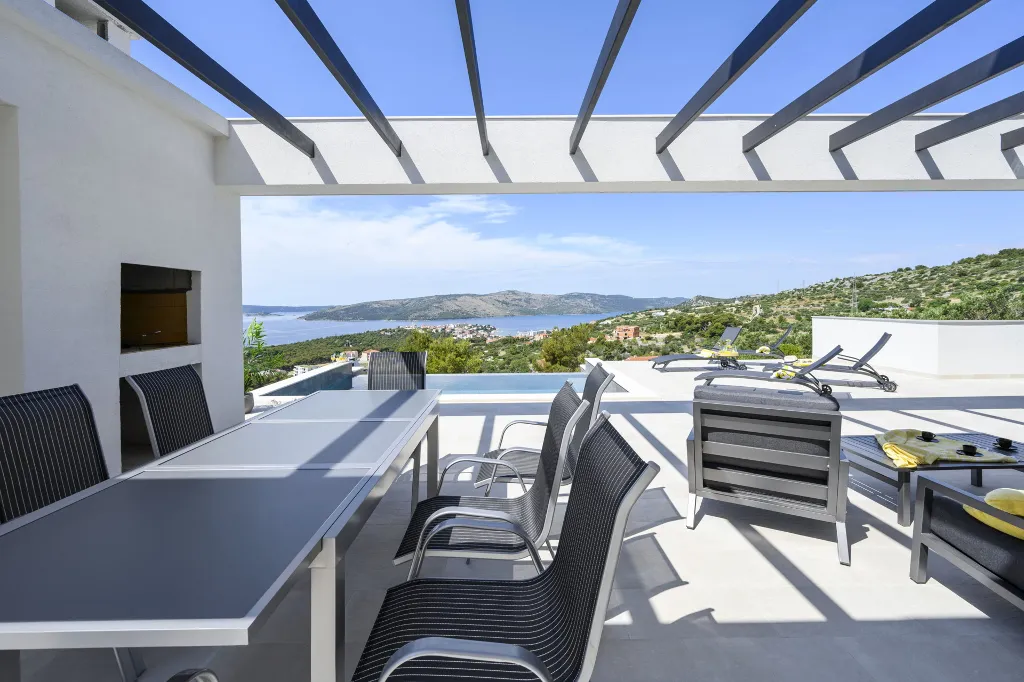 Modern 4-Bedroom Villa With Pool in Seget Vranjica