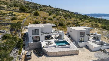 Modern 4-Bedroom Villa With Pool in Seget Vranjica