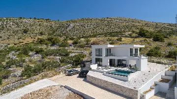 Modern 4-Bedroom Villa With Pool in Seget Vranjica