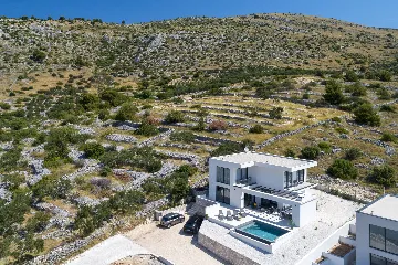 Modern 4-Bedroom Villa With Pool in Seget Vranjica