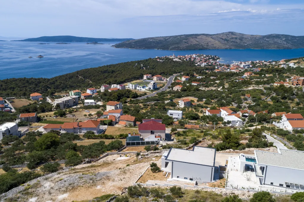 Modern 4-Bedroom Villa With Pool in Seget Vranjica