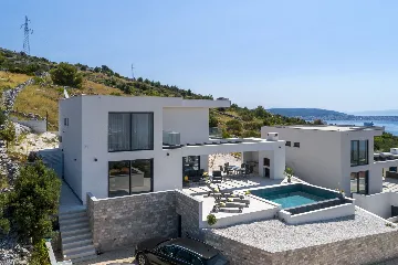 Modern 4-Bedroom Villa With Pool in Seget Vranjica