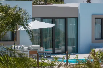 Modern Seaside Villa with Pool – Pasman Island