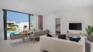 Modern Seaside Villa with Pool – Pasman Island