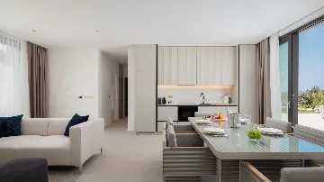 Modern Seaside Villa with Pool – Pasman Island