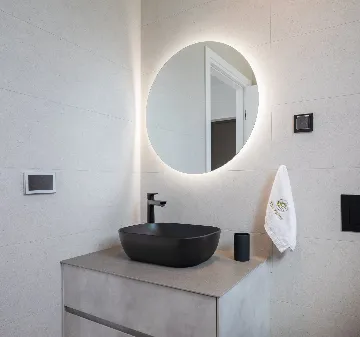 Modern Seaside Villa with Pool – Pasman Island