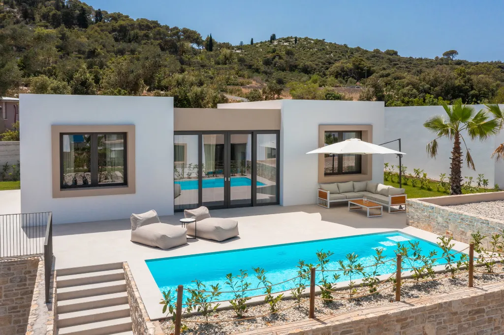 Modern Seaside Villa with Pool – Pasman Island
