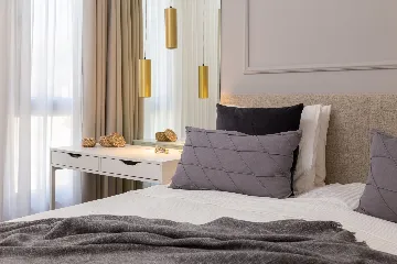 Contemporary Beachfront Villa with Pool, Okrug Gornji