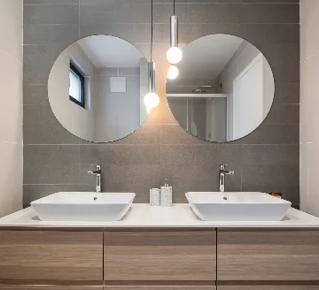 Contemporary Beachfront Villa with Pool, Okrug Gornji