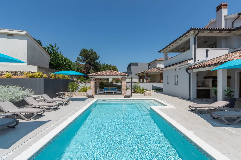 Modern Family Villa with Pool in Premantura