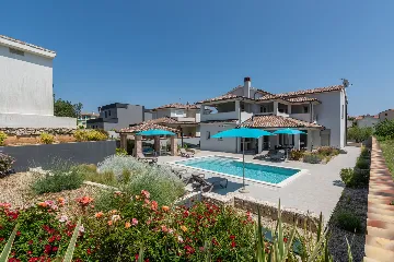 Modern Family Villa with Pool in Premantura