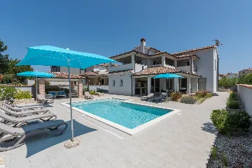 Modern Family Villa with Pool in Premantura