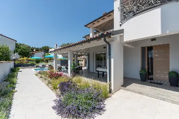 Modern Family Villa with Pool in Premantura
