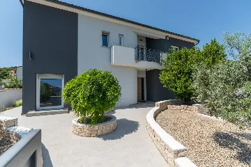Modern Family Villa with Pool in Premantura