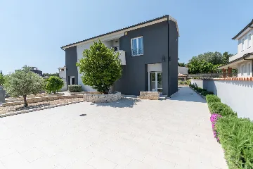 Modern Family Villa with Pool in Premantura