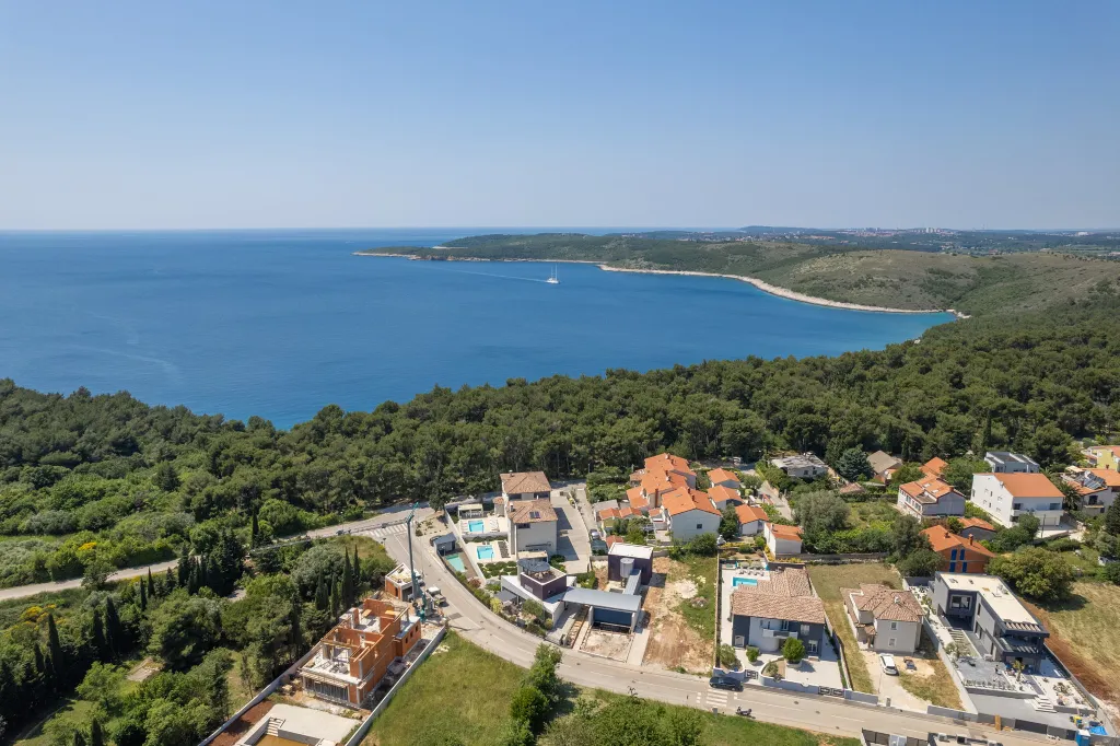 Modern Family Villa with Pool in Premantura