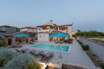 Modern Family Villa with Pool in Premantura