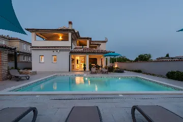 Modern Family Villa with Pool in Premantura