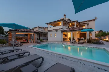 Modern Family Villa with Pool in Premantura